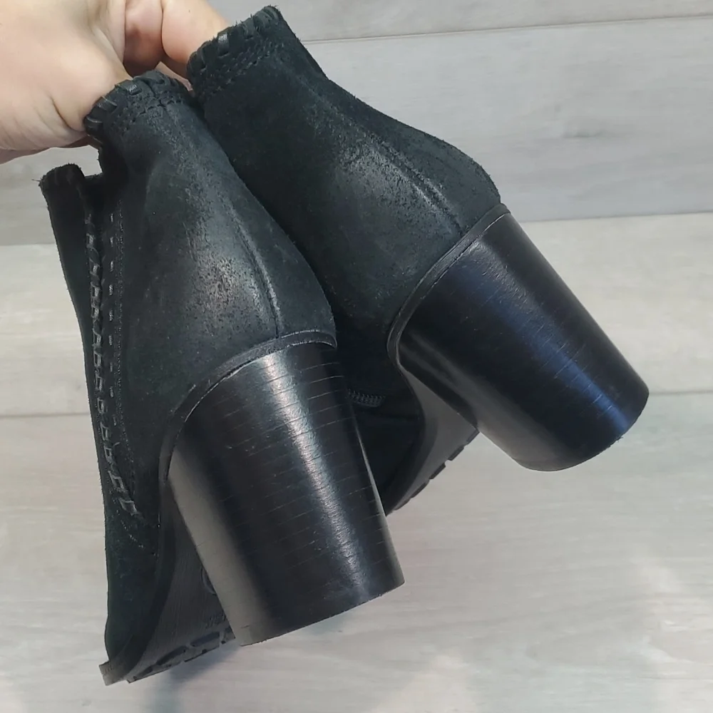 NEW Sofft Womens Wilton Suede Ankle Heels shoes boots sz 6M